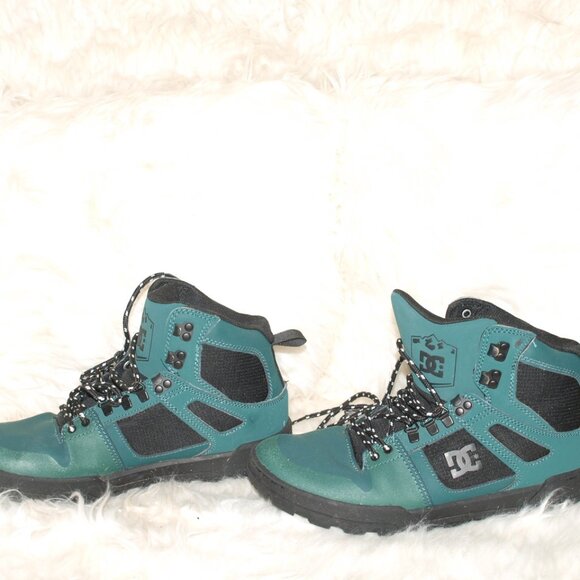 Men\'s Hiking BOOTS SIZE 9 1/2 Green W/Black By DC Shoes USED FOR PHOTO SHOOT main image 4